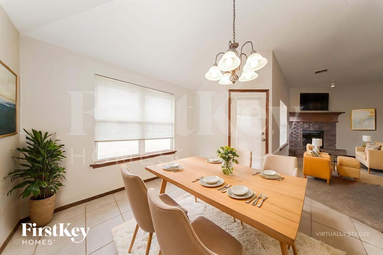 1501 Meadow Run Dr - Photo 7 of 19