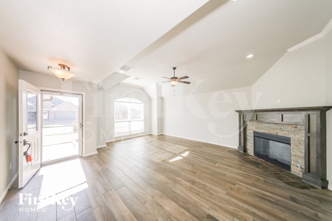 2525 Nw 194th St - Photo 2 of 19