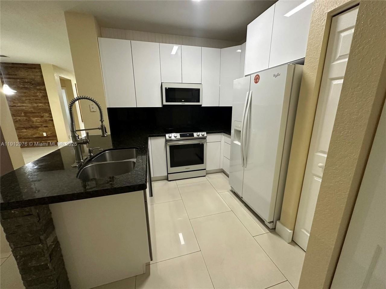 27326 Sw 142nd Ct - Photo 2 of 8