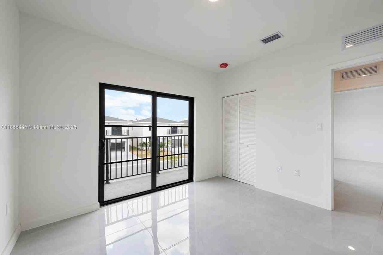 1350 Nw 1st St - Photo 7 of 8