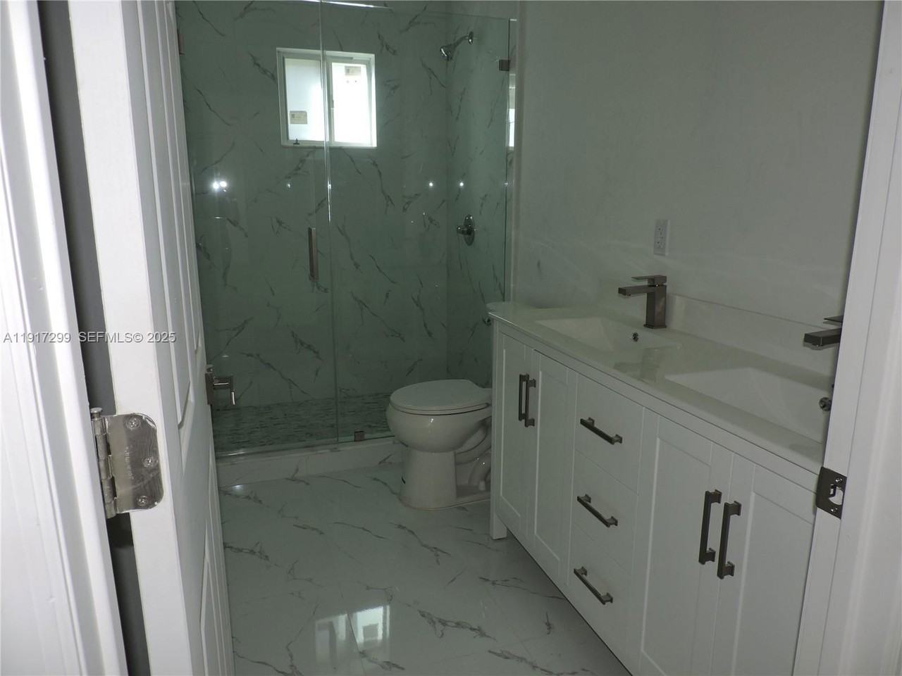 849 Nw 12th St - Photo 3 of 8