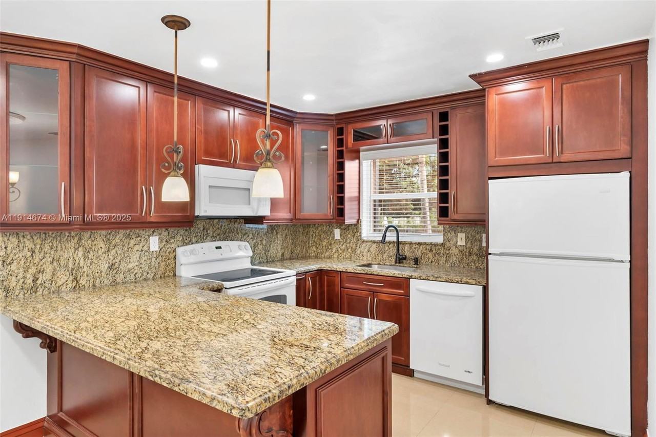 21054 Sw 126th Ct - Photo 2 of 8