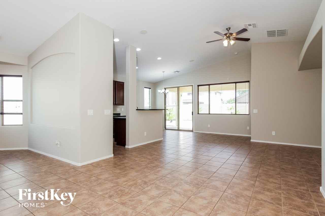 15247 W Edgemont Ave - Photo 4 of 15