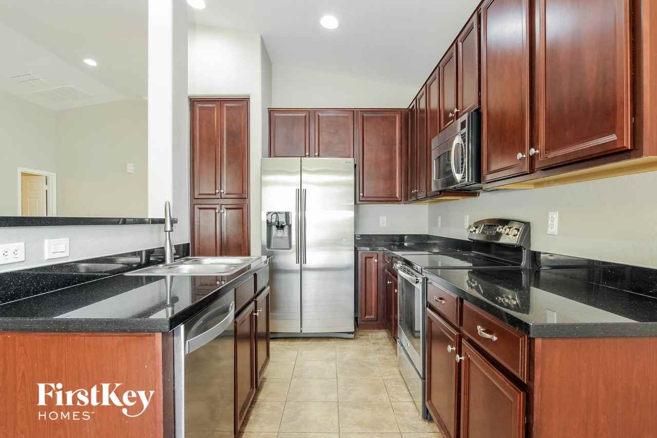 15247 W Edgemont Ave - Photo 5 of 15