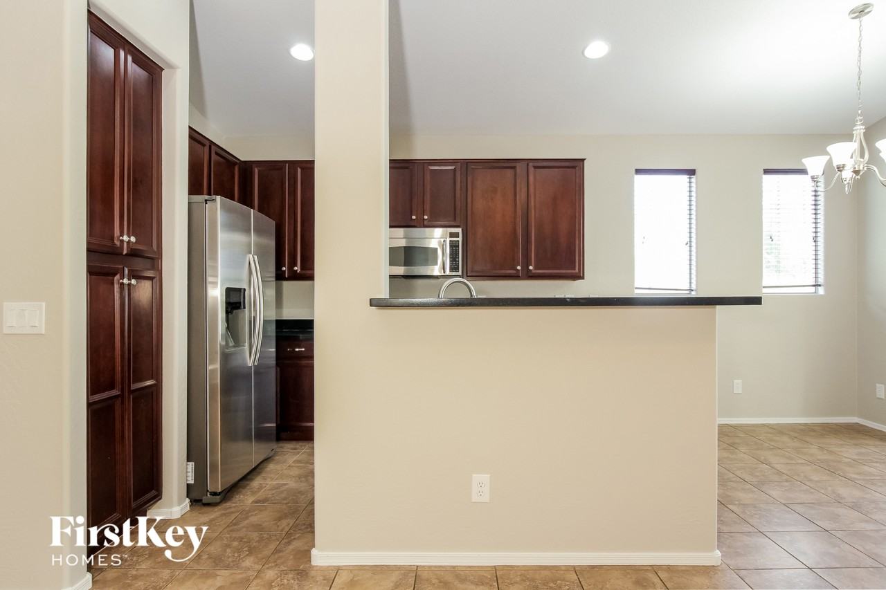 15247 W Edgemont Ave - Photo 6 of 15