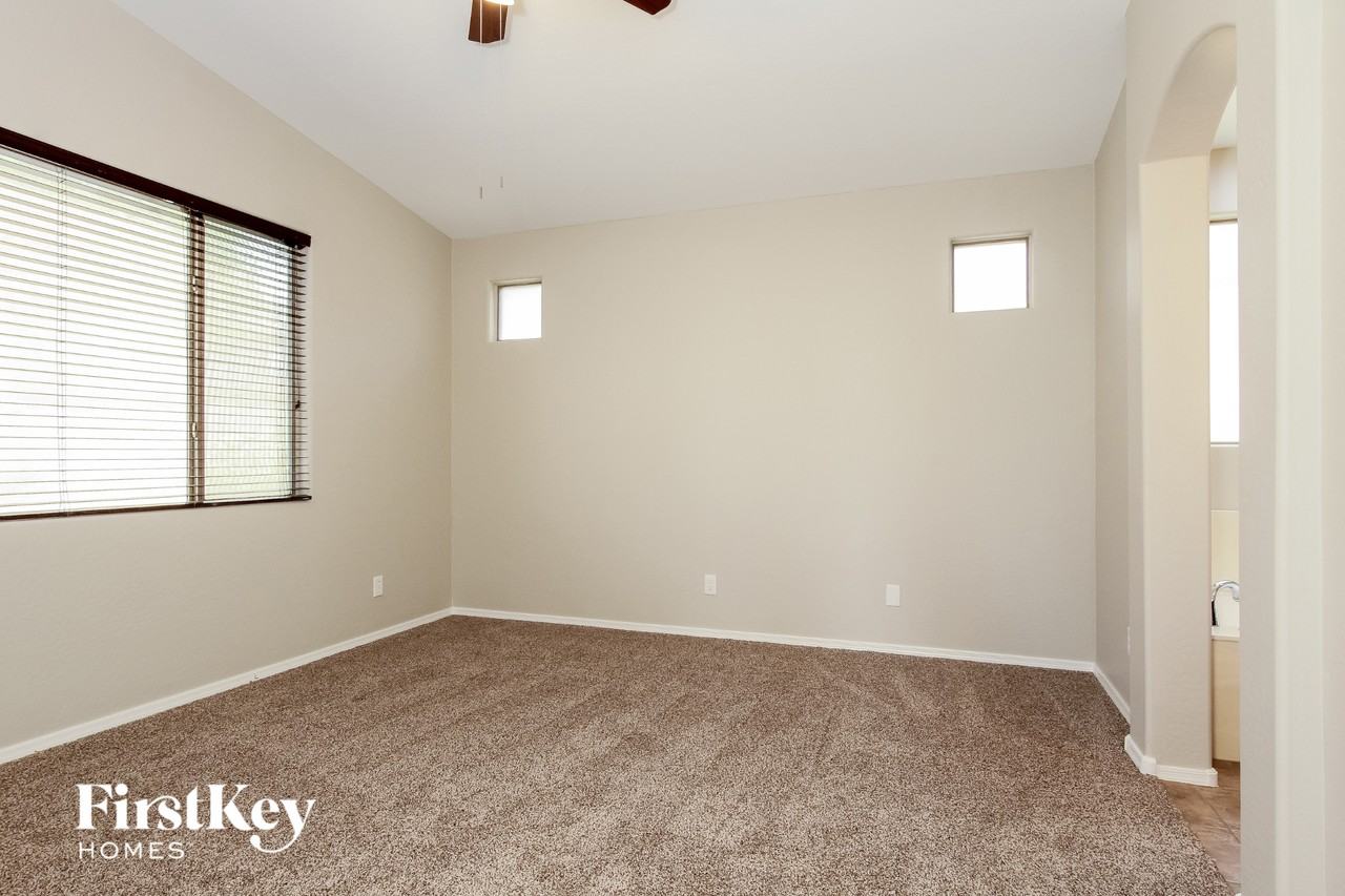 15247 W Edgemont Ave - Photo 7 of 15