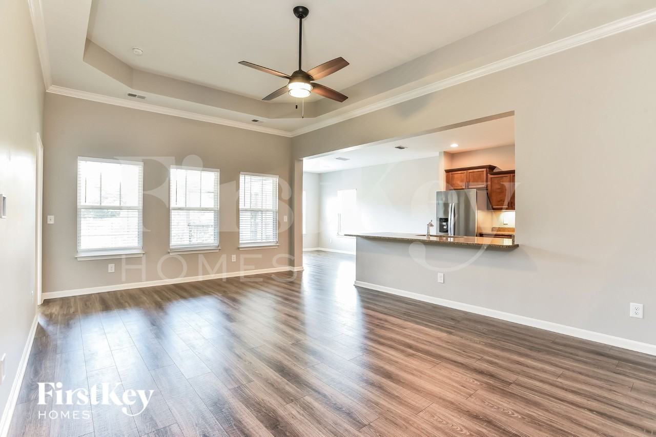 1146 Cotillion Dr - Photo 4 of 16