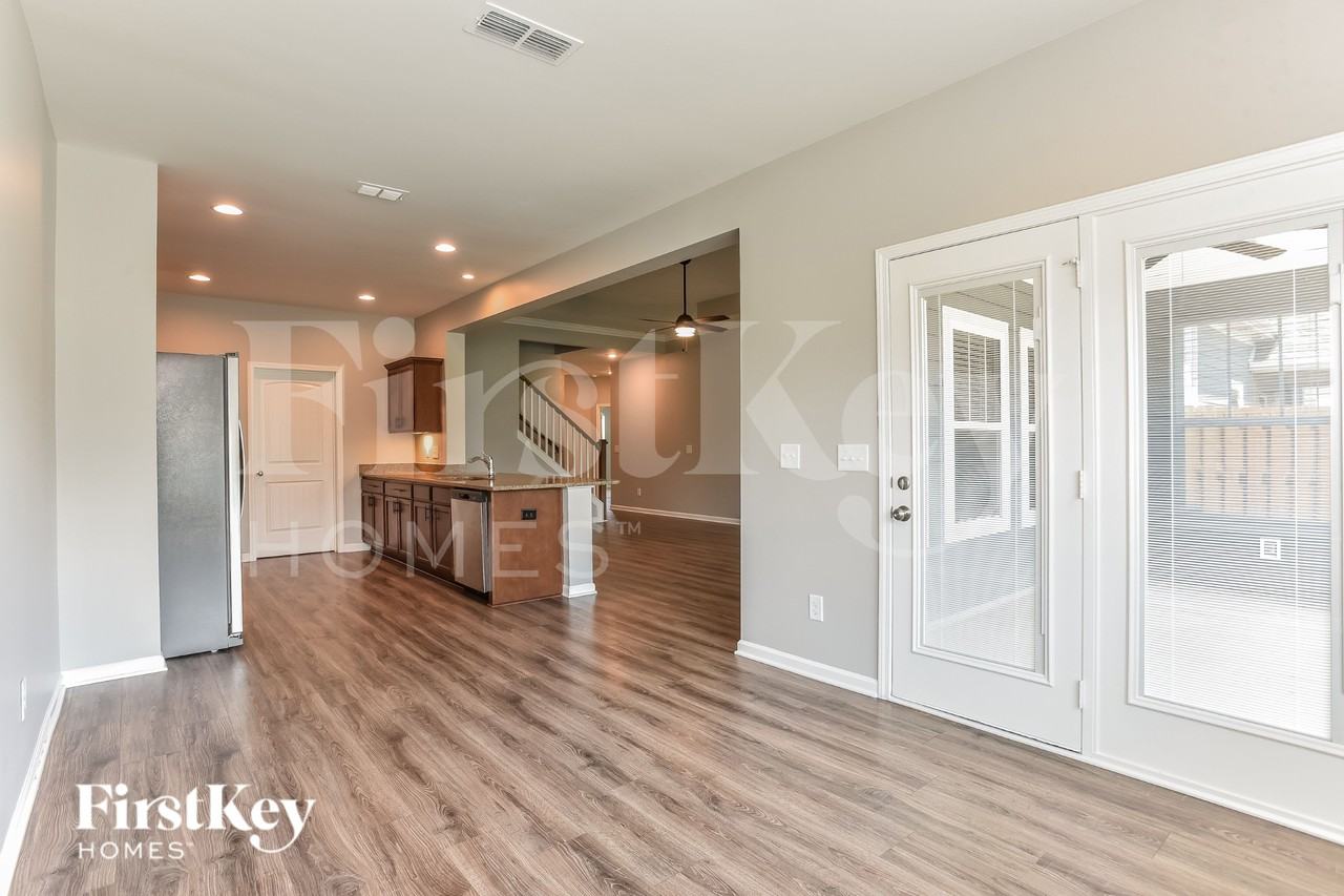 1146 Cotillion Dr - Photo 6 of 16