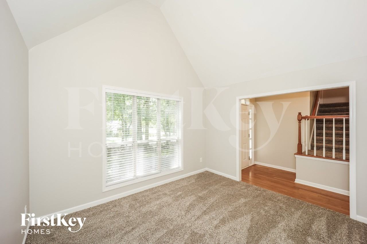 42 Treetop Ln - Photo 3 of 15