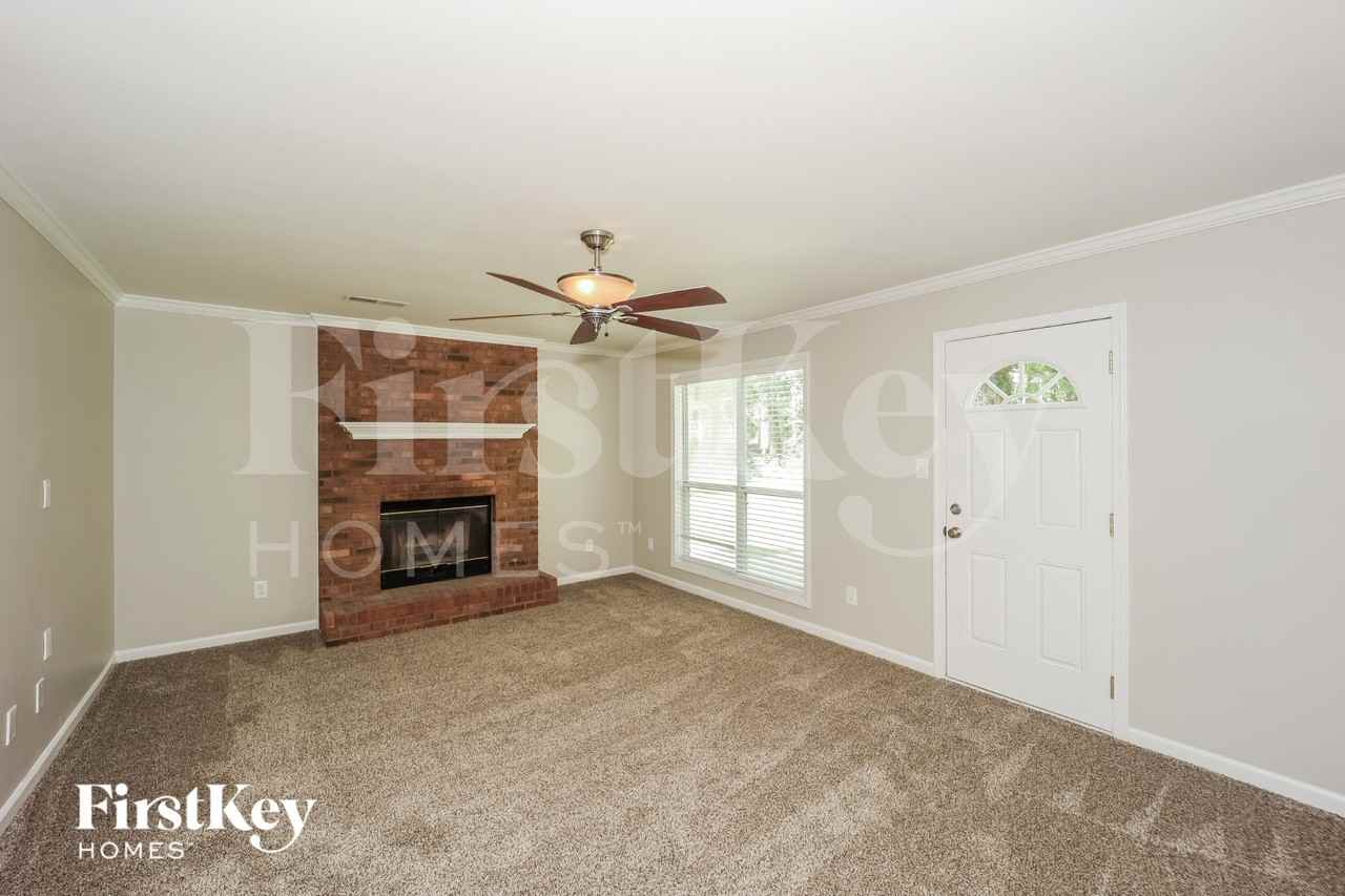 42 Treetop Ln - Photo 4 of 15