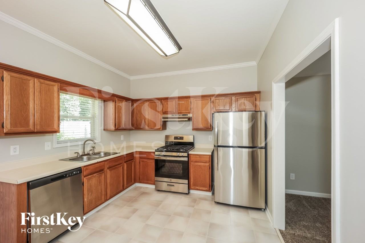 42 Treetop Ln - Photo 6 of 15