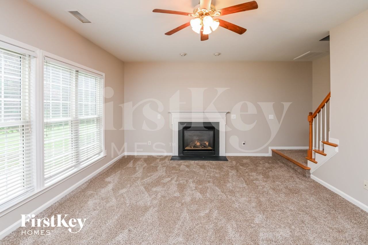 2424 Coneflower Dr - Photo 3 of 16