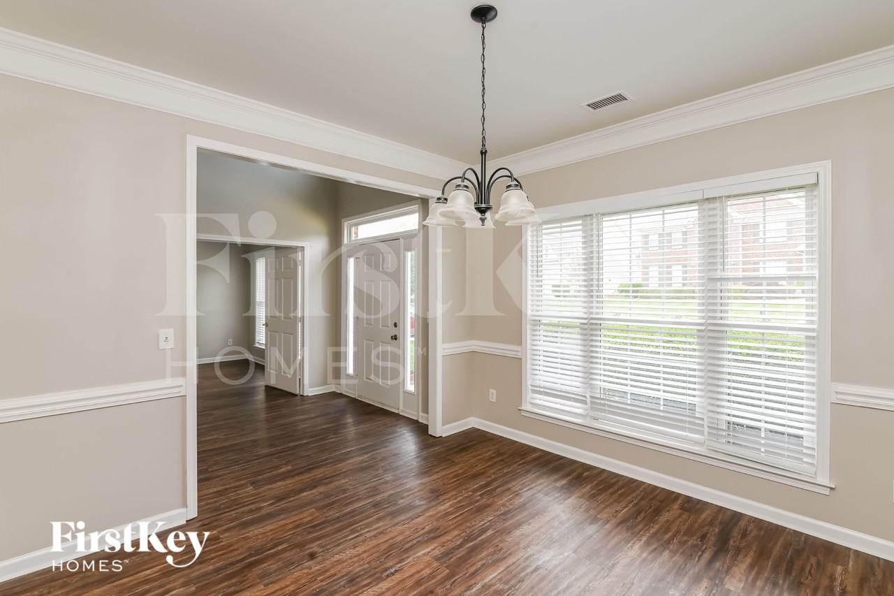 2424 Coneflower Dr - Photo 4 of 16