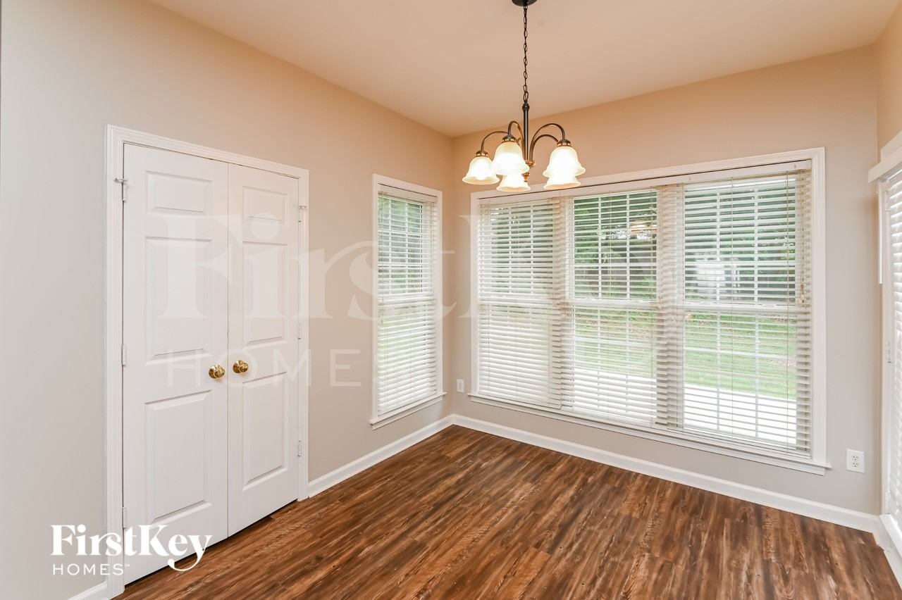 2424 Coneflower Dr - Photo 5 of 16