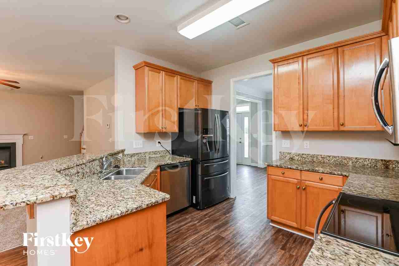 2424 Coneflower Dr - Photo 6 of 16