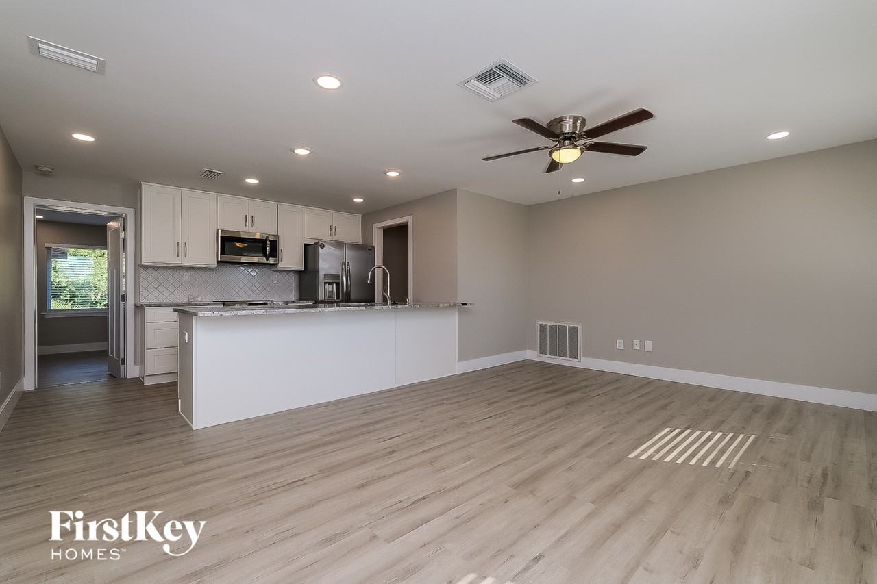 9479 Purdy St - Photo 2 of 15