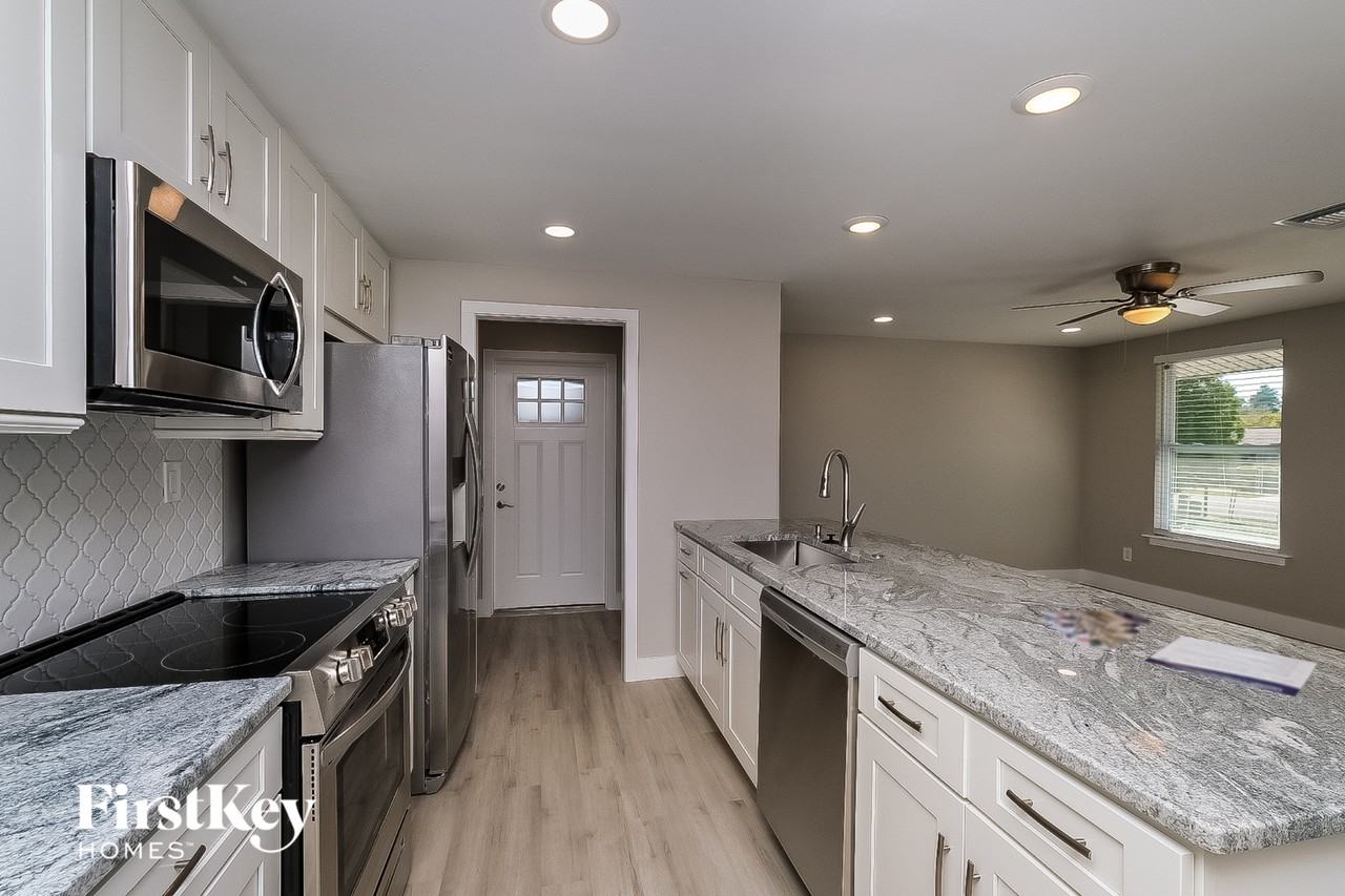 9479 Purdy St - Photo 4 of 15