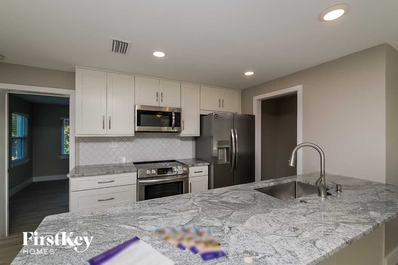 9479 Purdy St - Photo 6 of 15