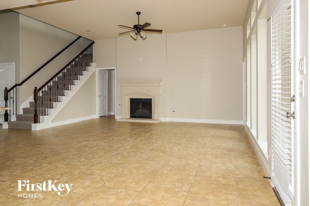 102 Logan Pass Ct - Photo 2 of 15