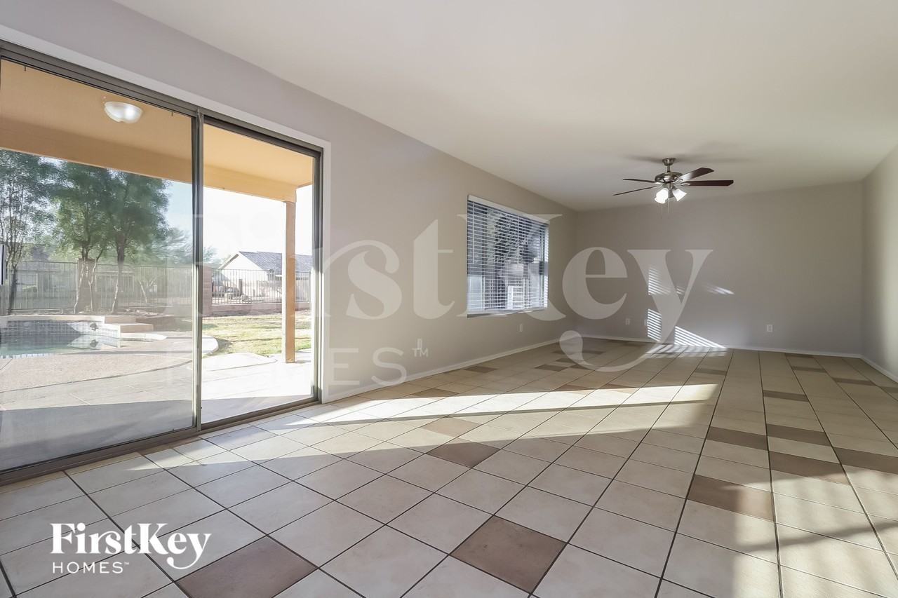 15953 W Monroe St - Photo 5 of 15