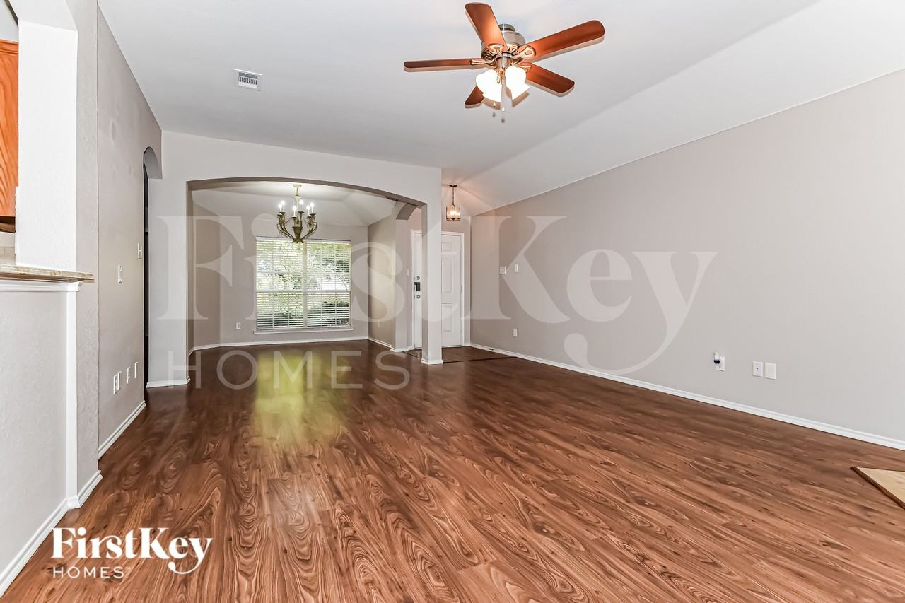 2103 Cardinal Dr - Photo 2 of 15