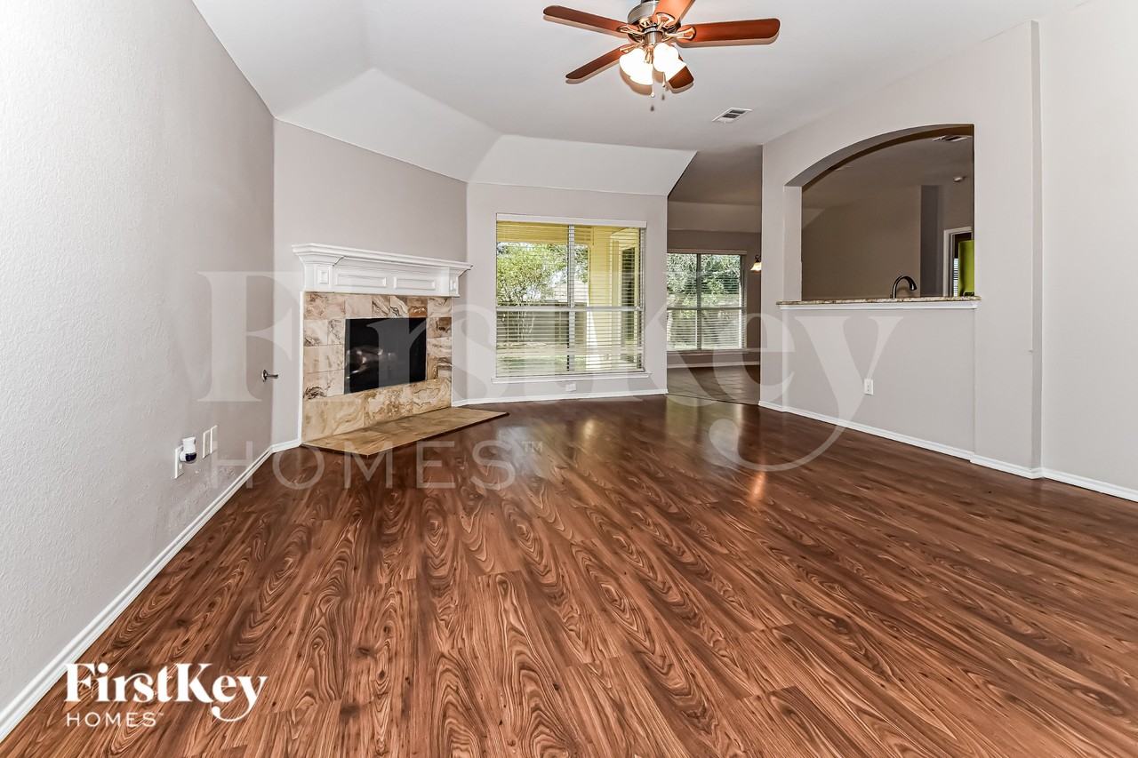 2103 Cardinal Dr - Photo 3 of 15