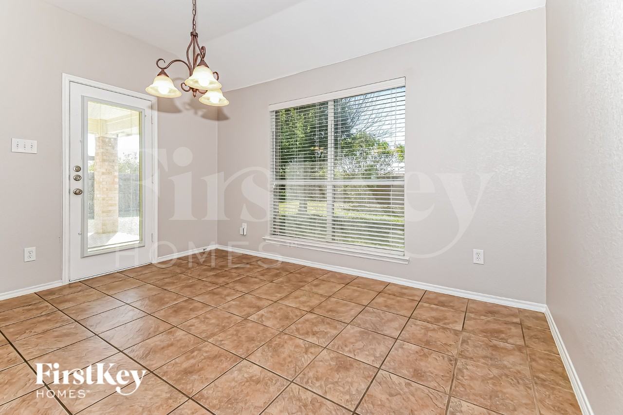 2103 Cardinal Dr - Photo 4 of 15