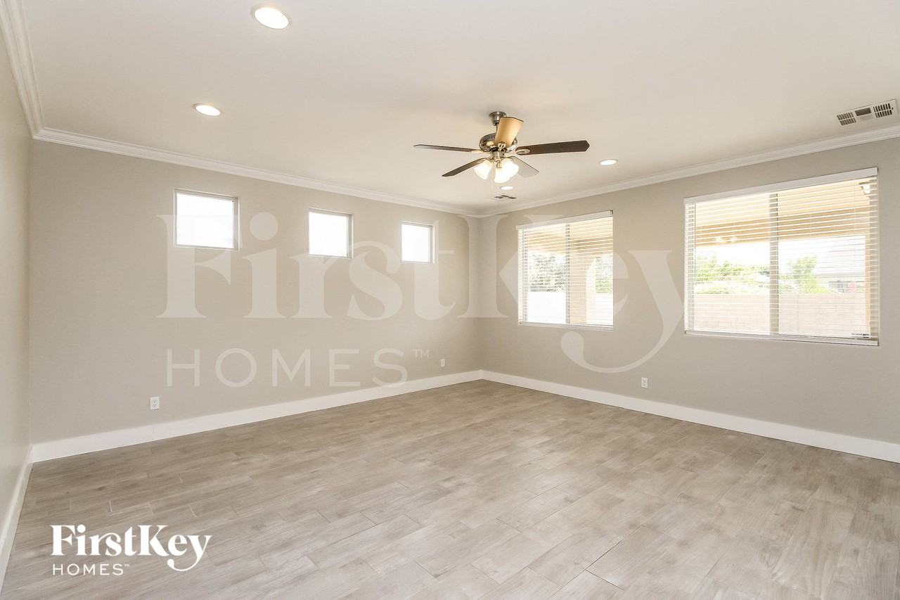 837 E Cierra Cir - Photo 3 of 15