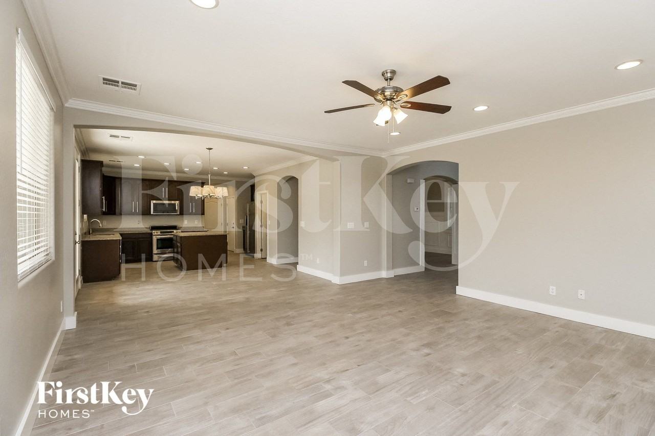 837 E Cierra Cir - Photo 4 of 15