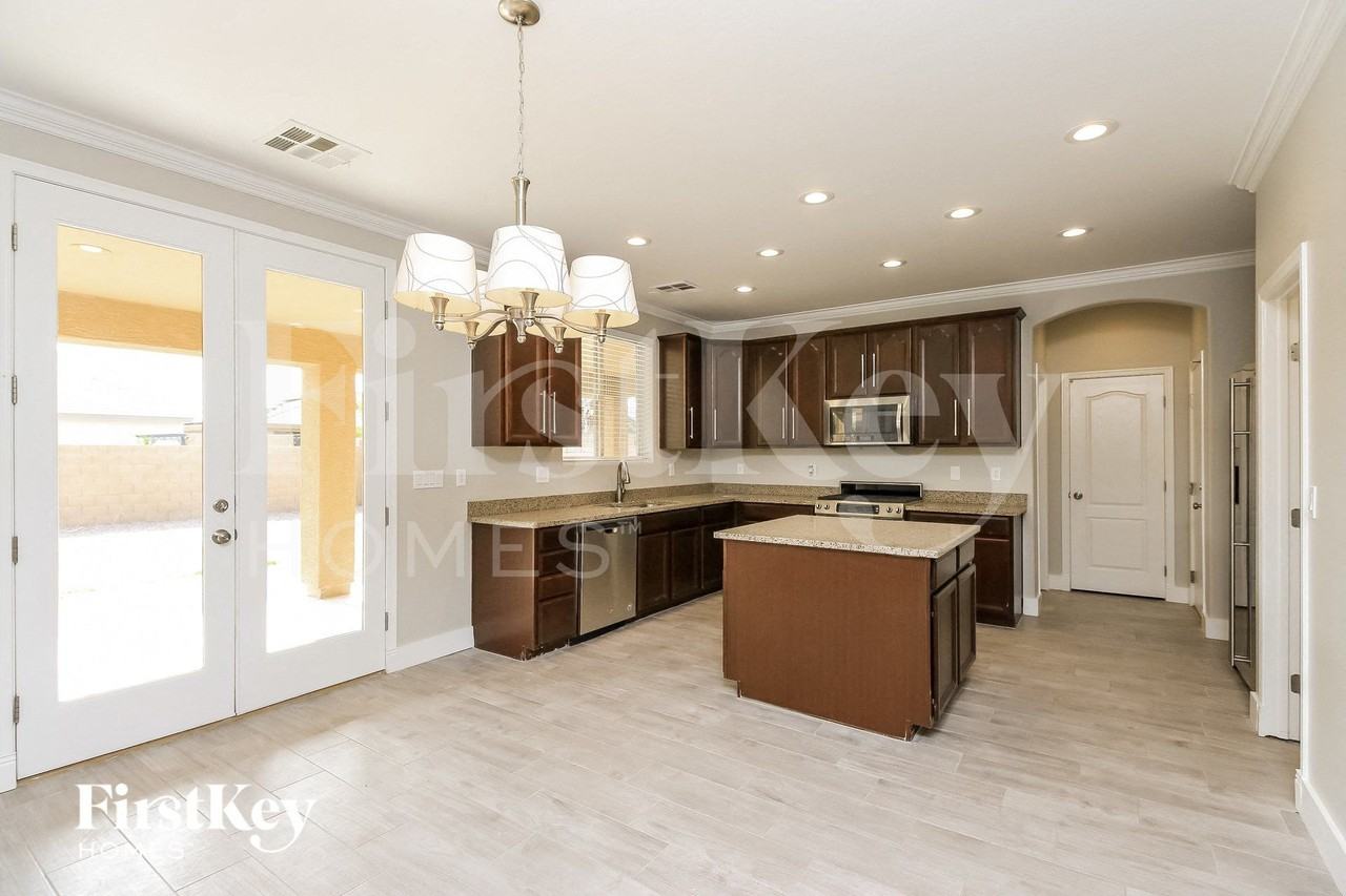 837 E Cierra Cir - Photo 5 of 15