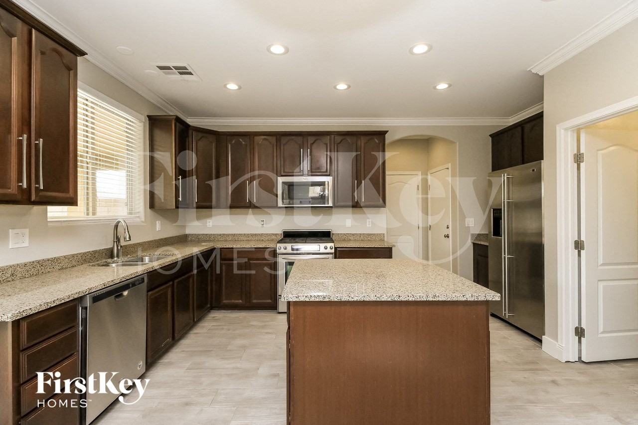 837 E Cierra Cir - Photo 6 of 15