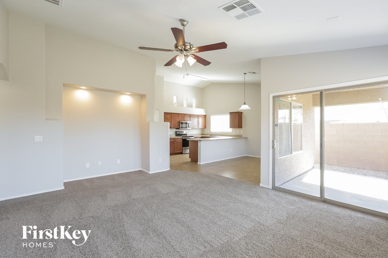 6220 S 52nd Dr - Photo 5 of 14