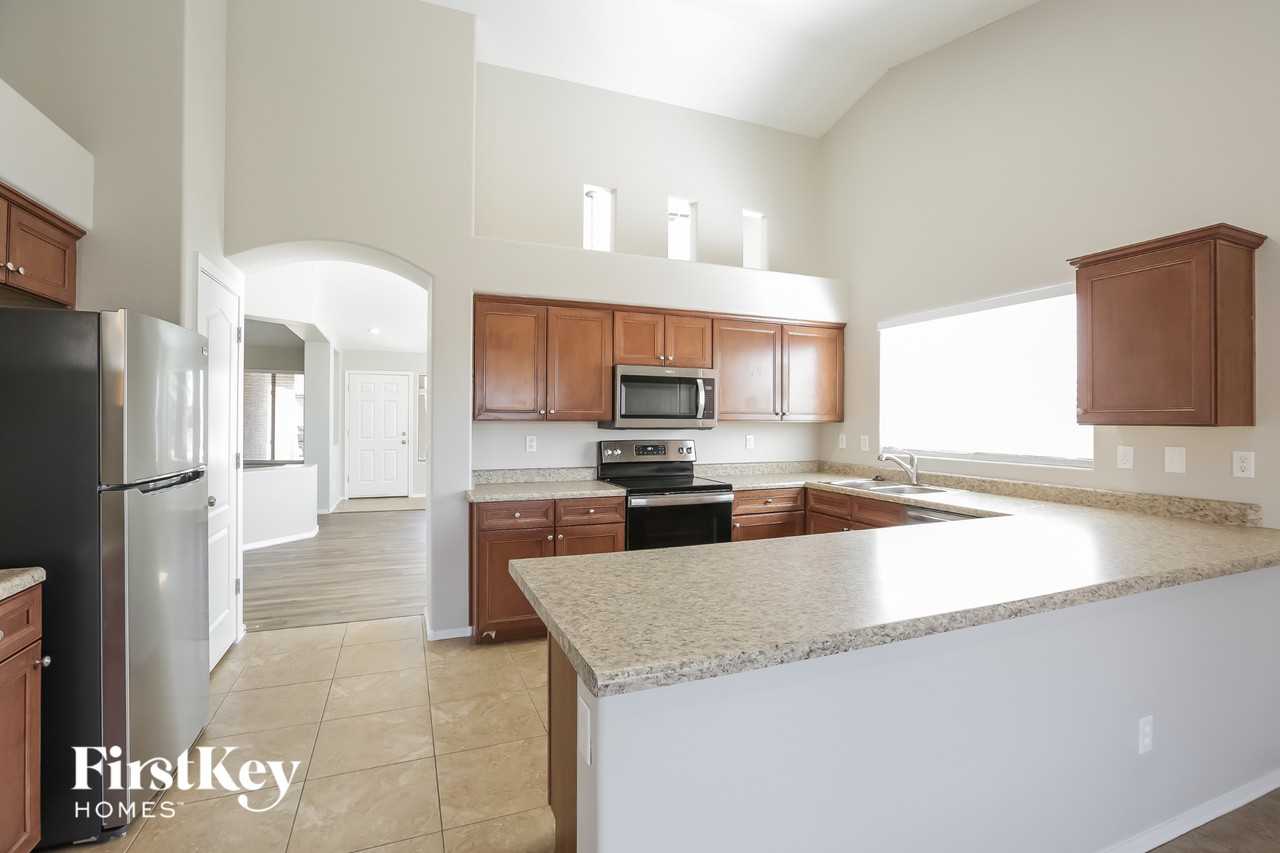 6220 S 52nd Dr - Photo 6 of 14