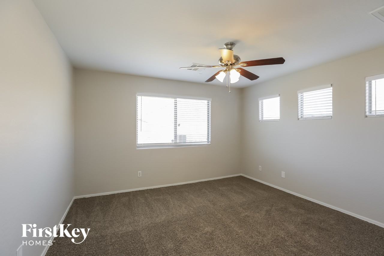 6220 S 52nd Dr - Photo 7 of 14