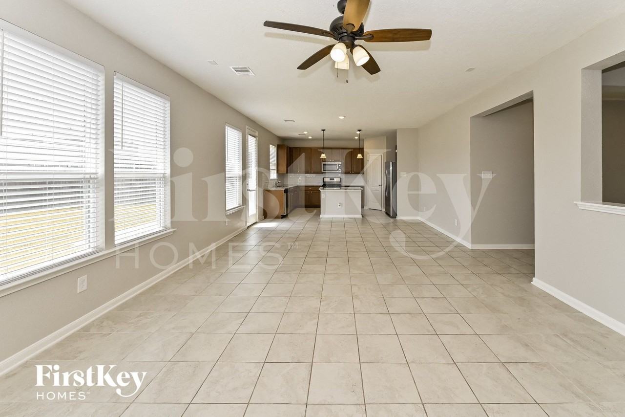 5139 Castle Discordia St - Photo 4 of 15