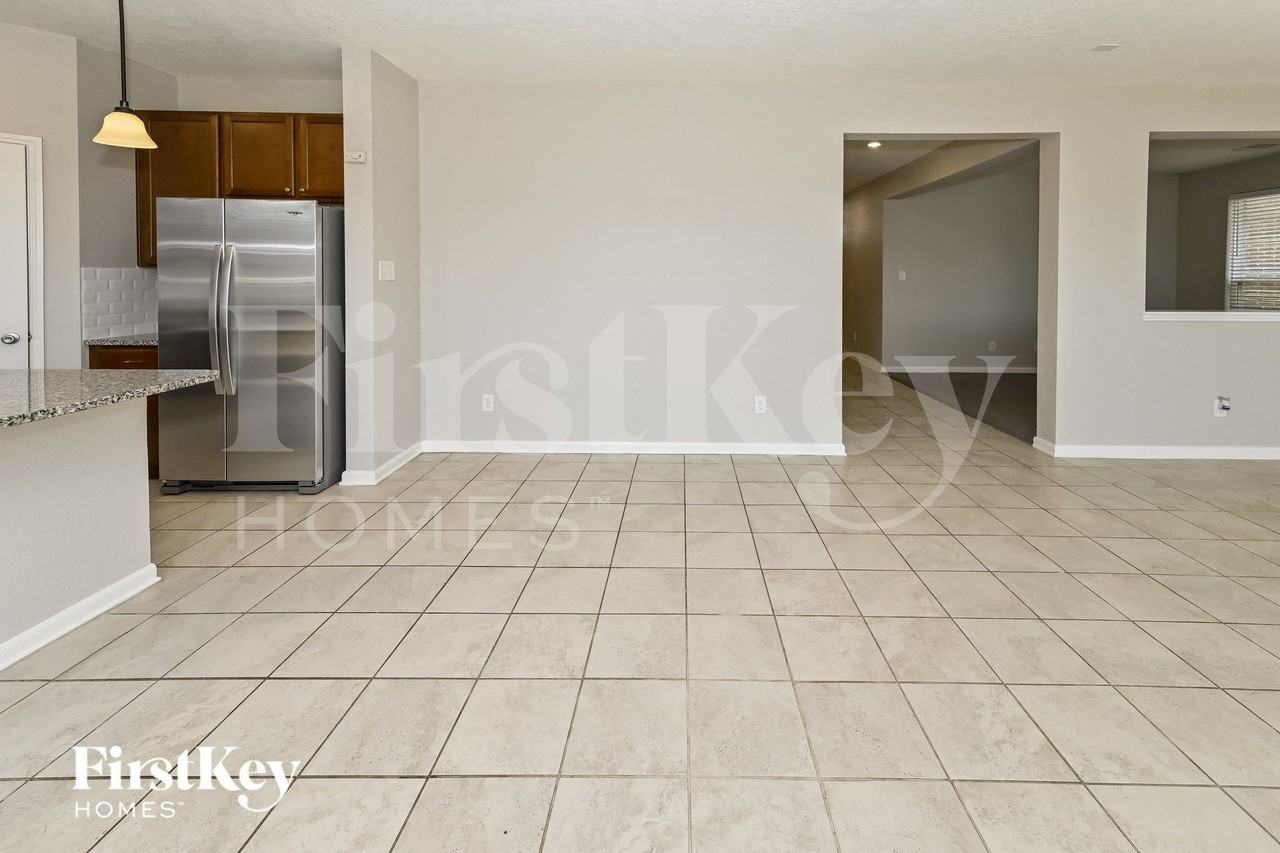 5139 Castle Discordia St - Photo 5 of 15