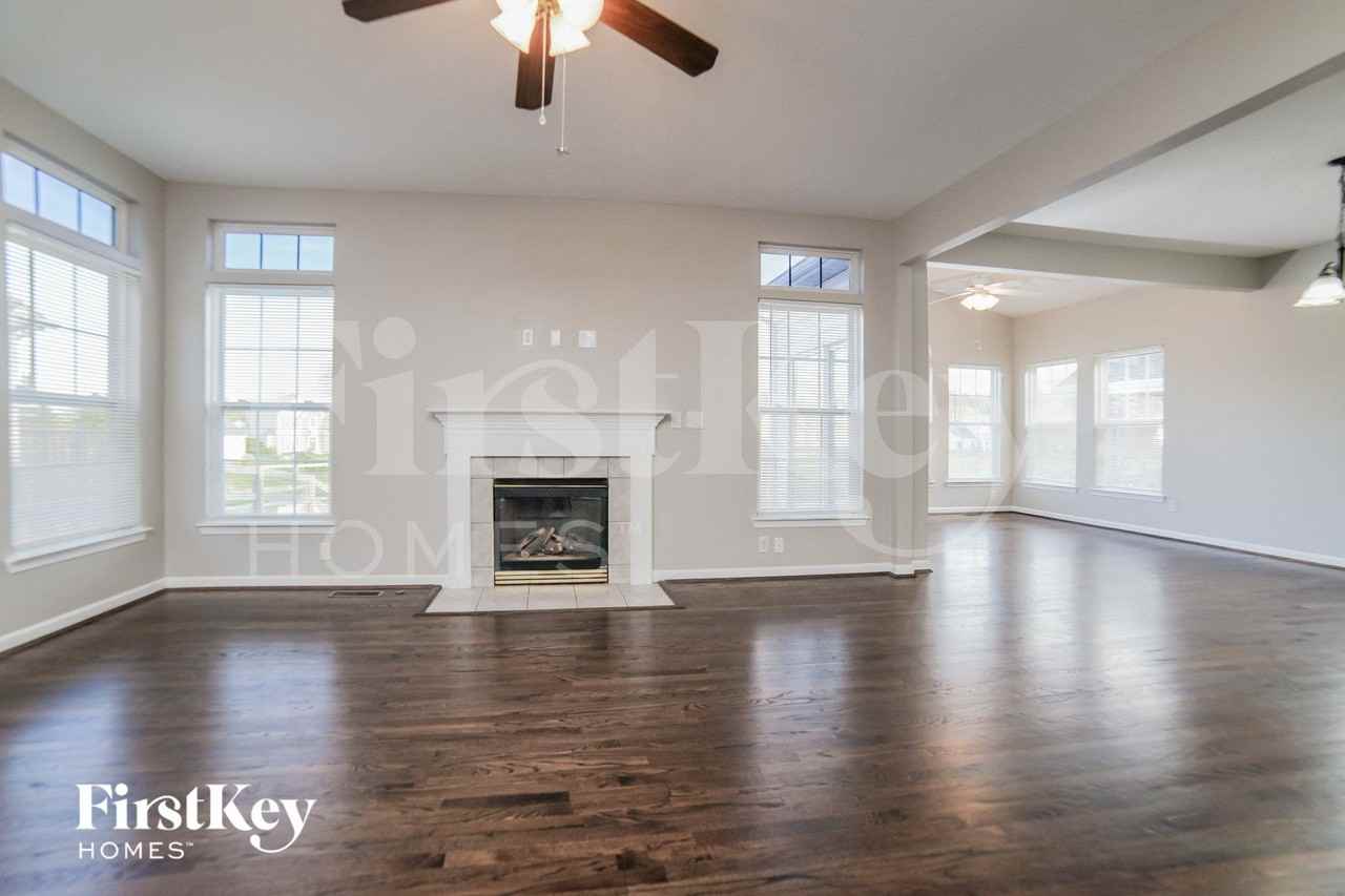 604 Indian Lake Dr - Photo 3 of 15