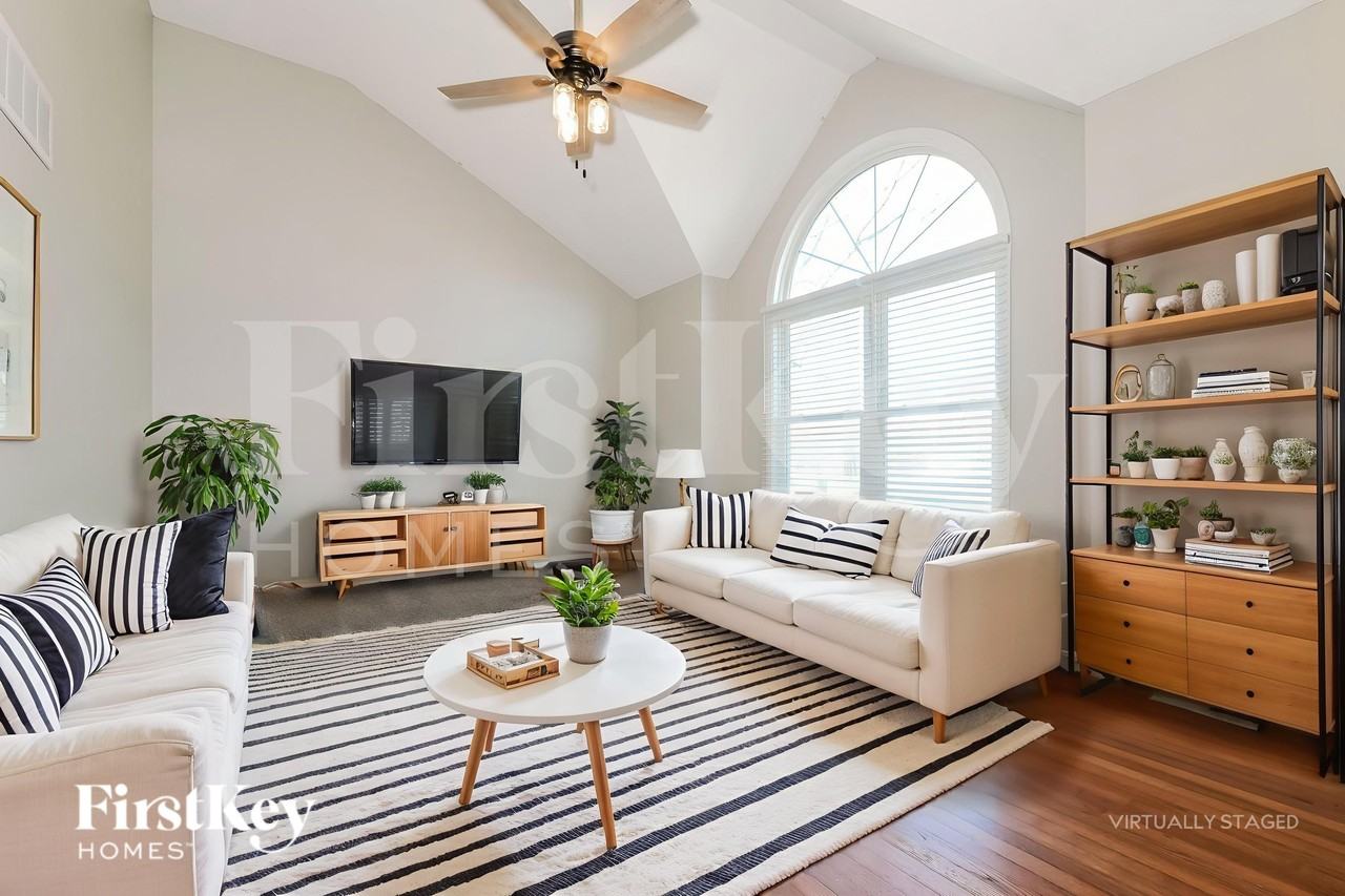 1409 Ne 101st Ter - Photo 3 of 19