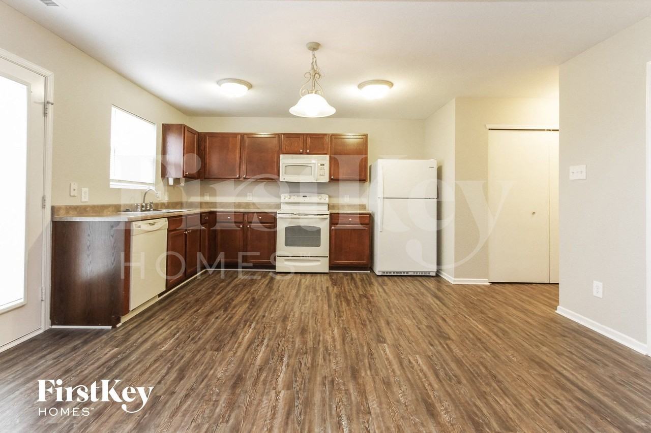 8715 Hosta Way - Photo 5 of 15