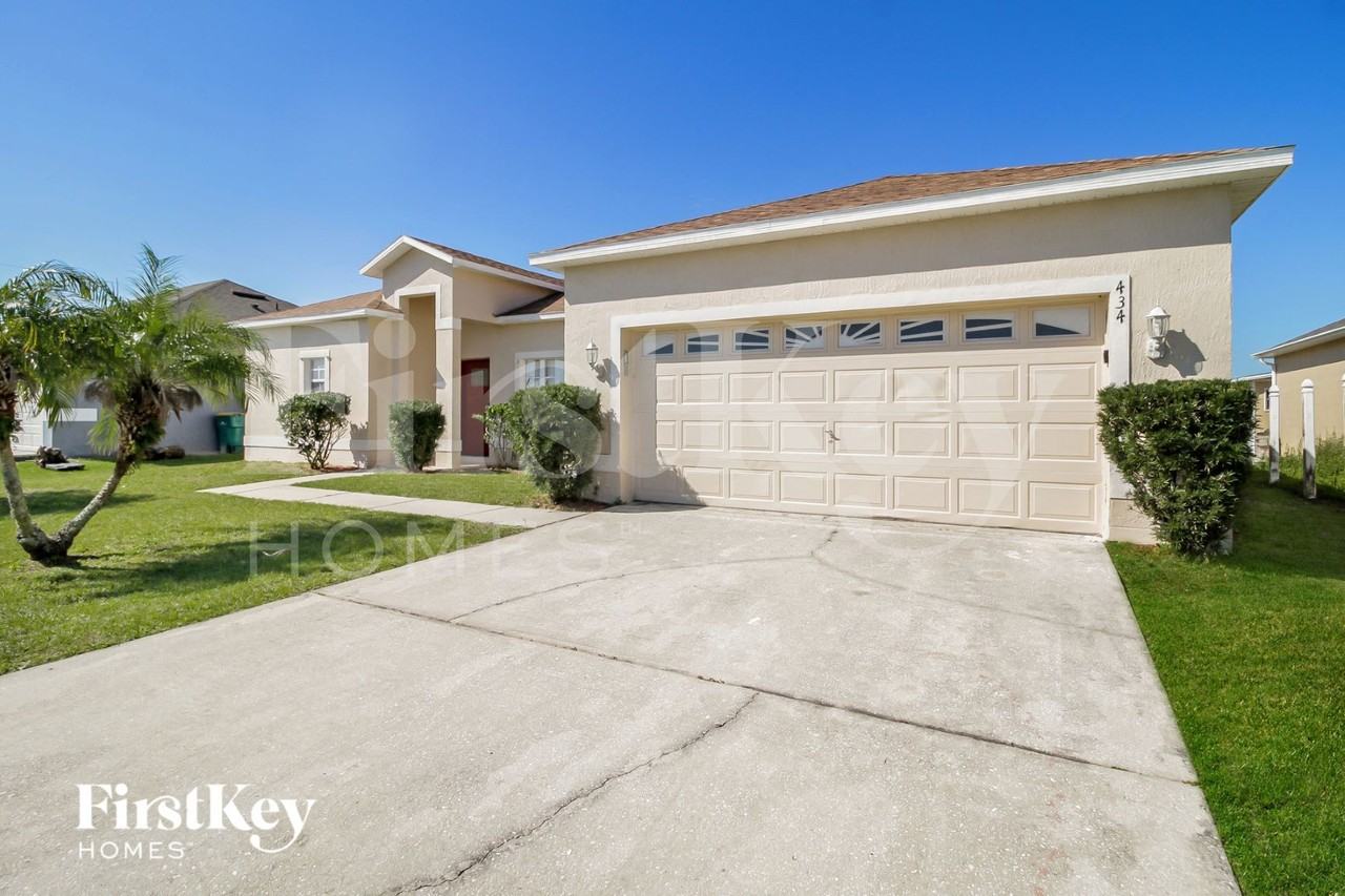 434 Bloomfield Dr - Photo 2 of 15