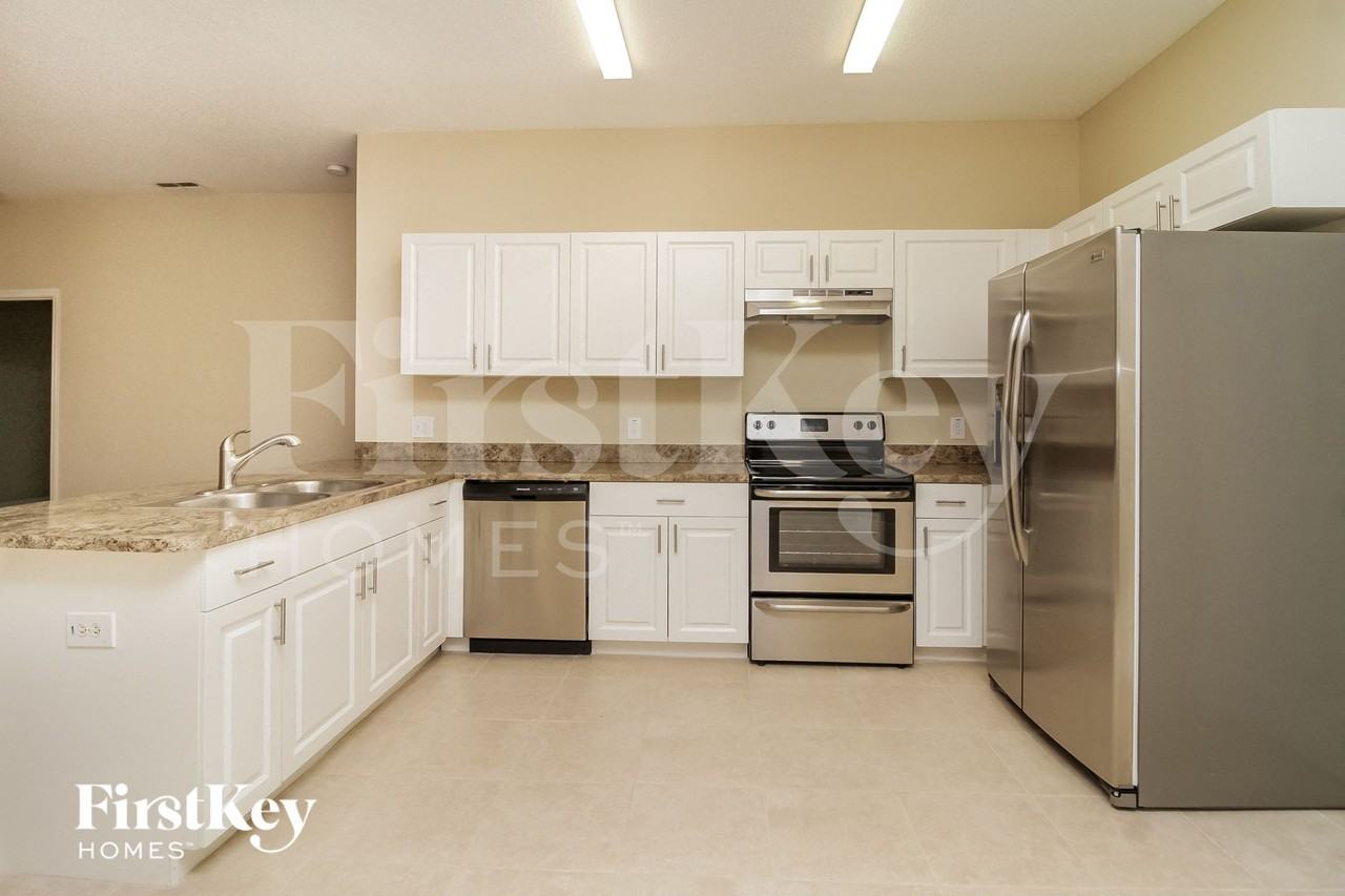 434 Bloomfield Dr - Photo 6 of 15