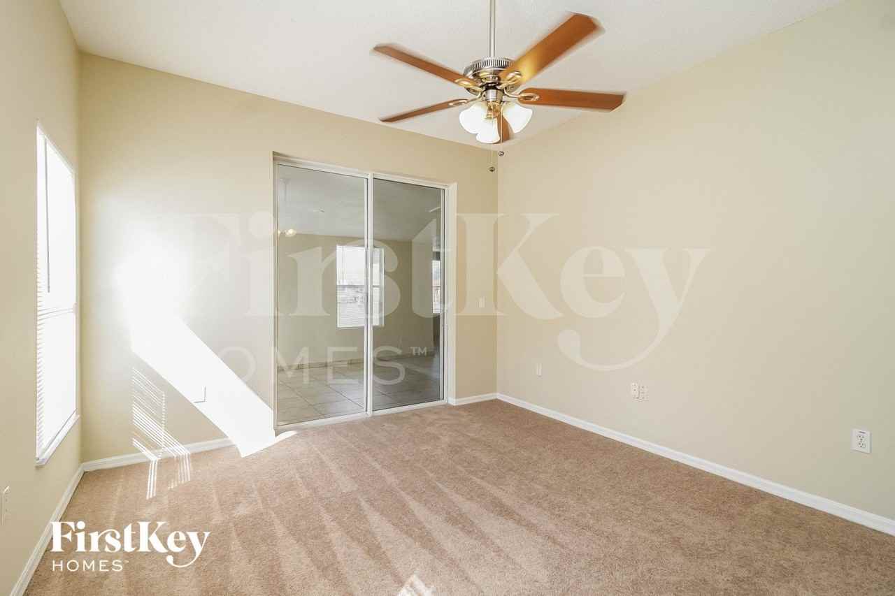 434 Bloomfield Dr - Photo 7 of 15