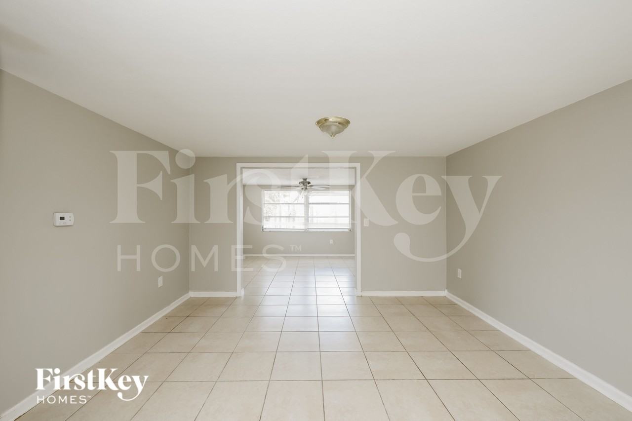 7725 Ilex Dr - Photo 4 of 16