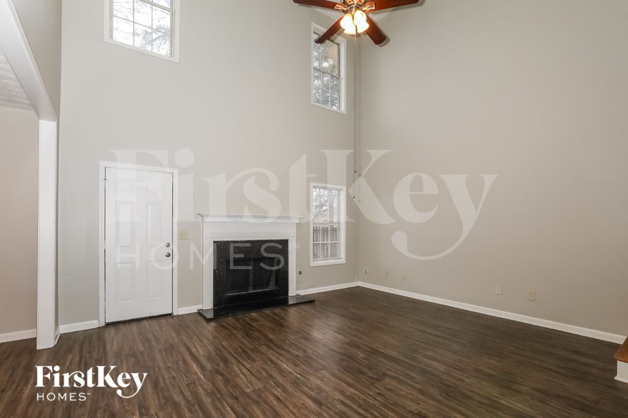 637 Old Ivy Chase - Photo 2 of 19
