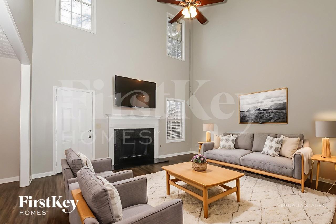 637 Old Ivy Chase - Photo 3 of 19