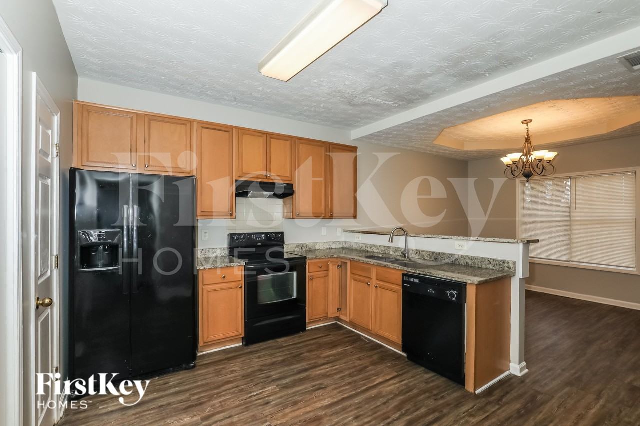 637 Old Ivy Chase - Photo 7 of 19