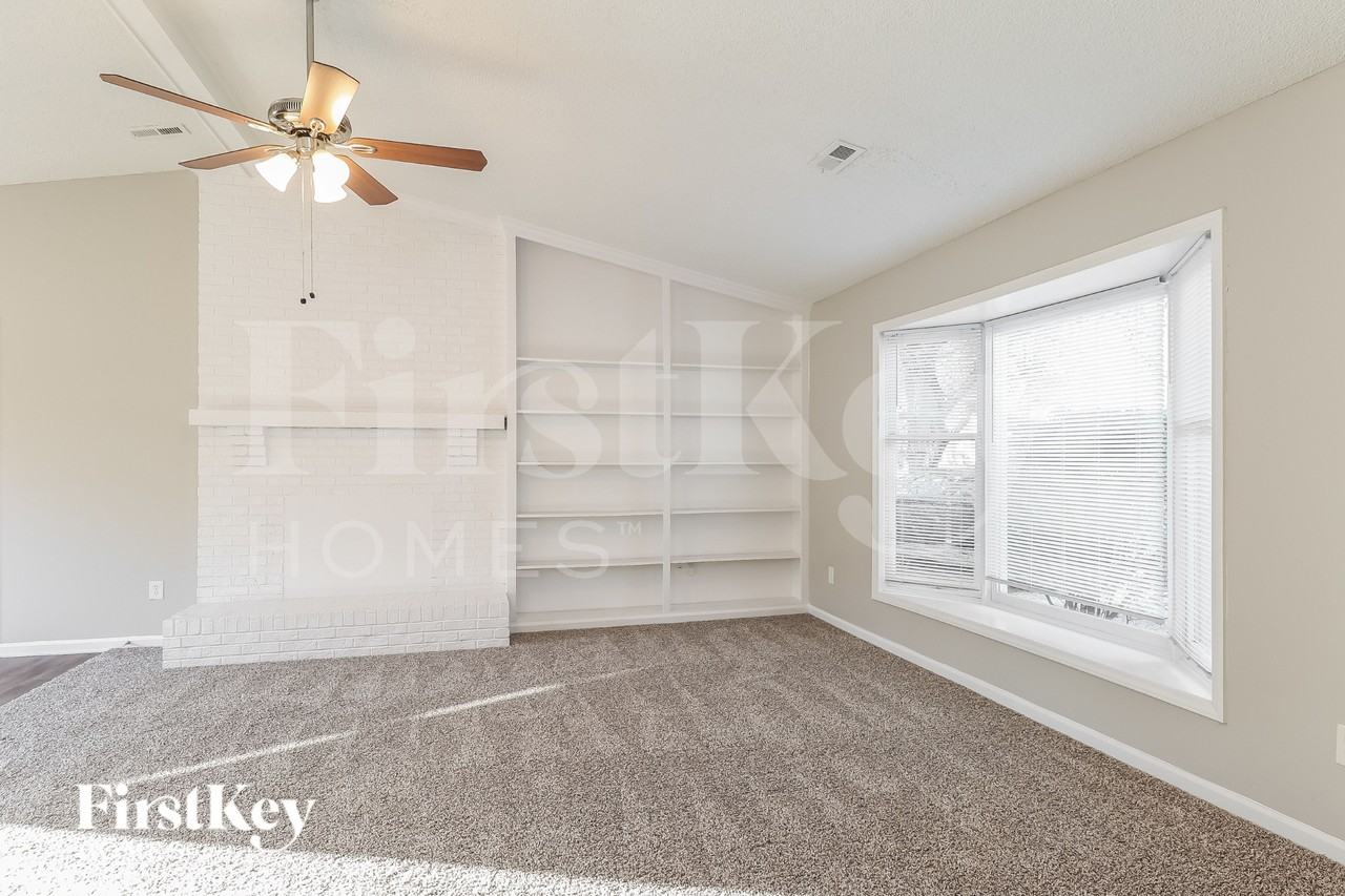 5800 Old Meadow Rd - Photo 3 of 19