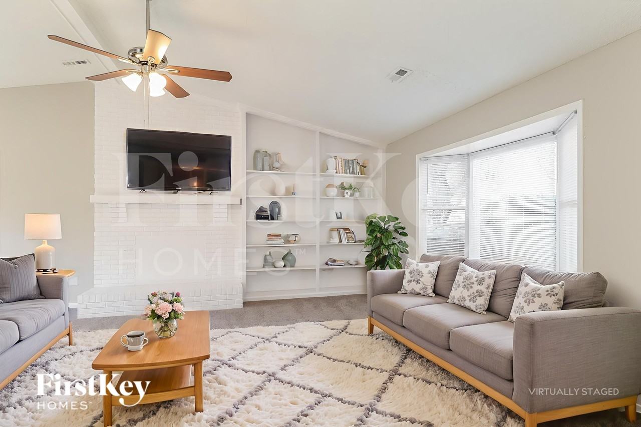 5800 Old Meadow Rd - Photo 4 of 19