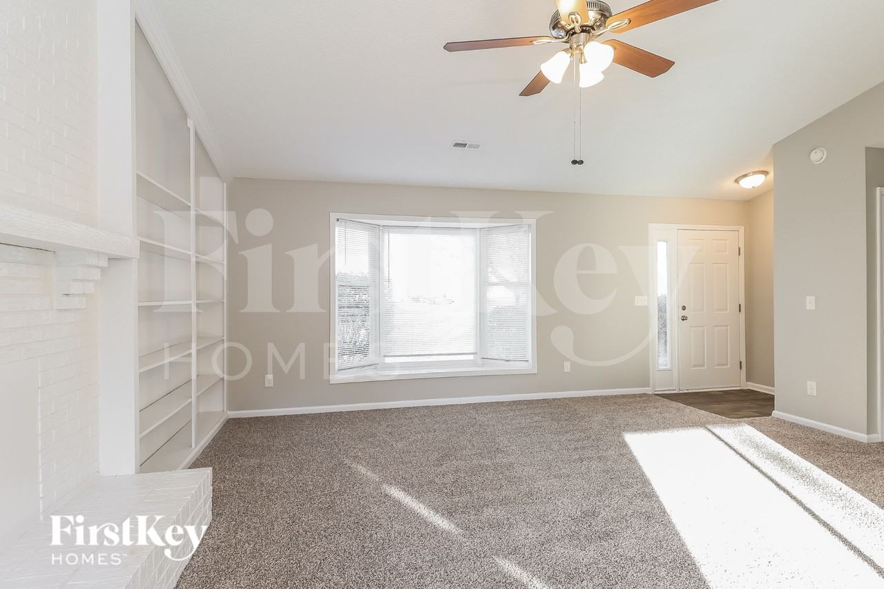 5800 Old Meadow Rd - Photo 5 of 19