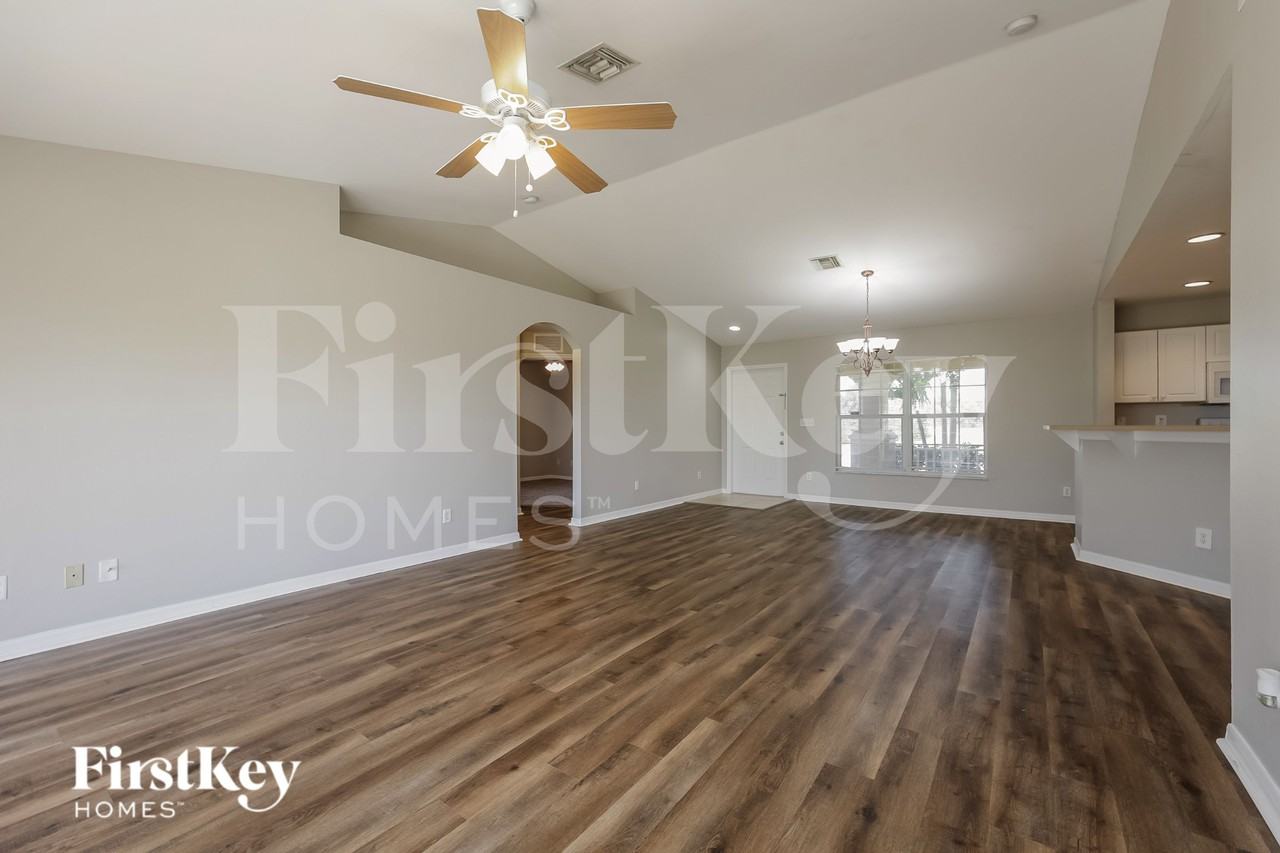 4026 Ne 22nd Ave - Photo 3 of 16